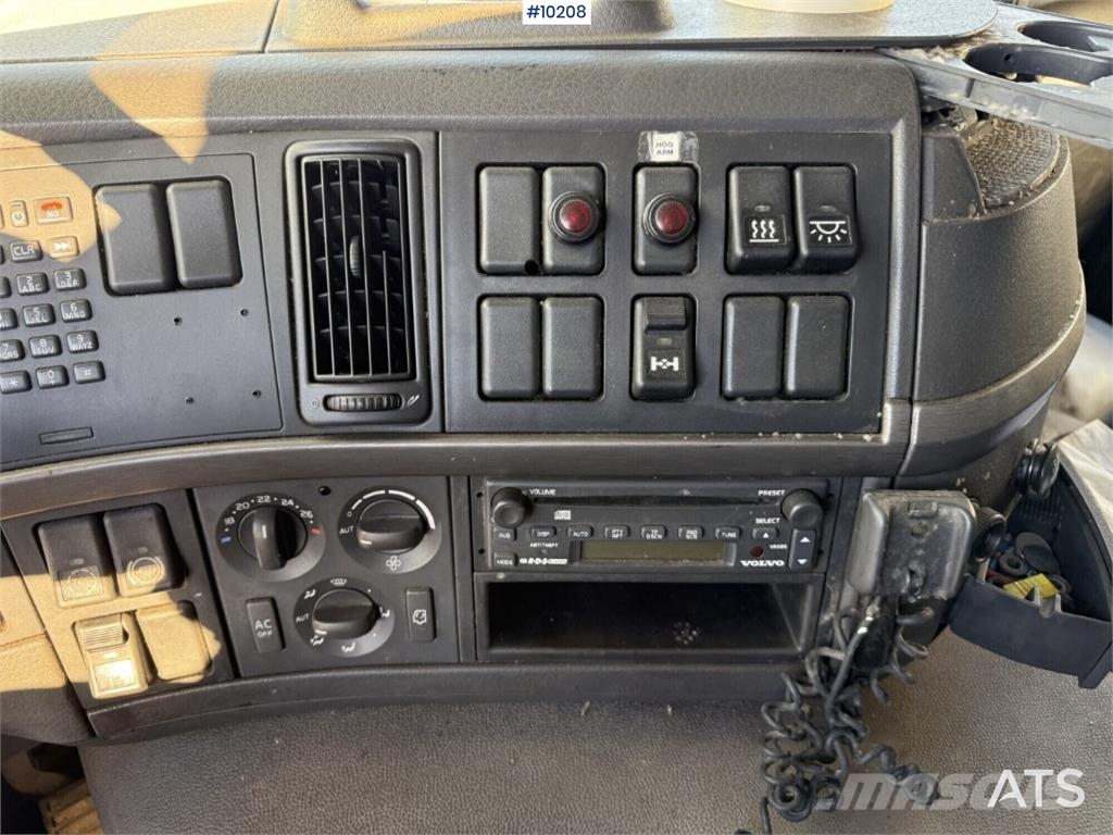 Volvo FM9 4X2 Flatbed truck with tail lift Camiones de cama baja