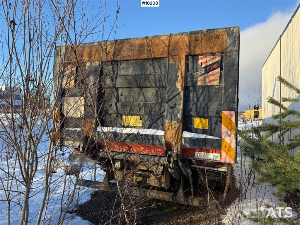 Volvo FM9 4X2 Flatbed truck with tail lift Camiones de cama baja