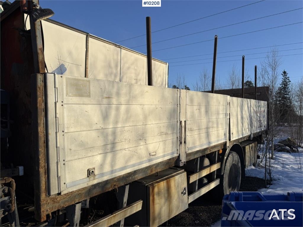 Volvo FM9 4X2 Flatbed truck with tail lift Camiones de cama baja
