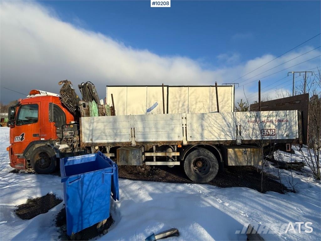 Volvo FM9 4X2 Flatbed truck with tail lift Camiones de cama baja