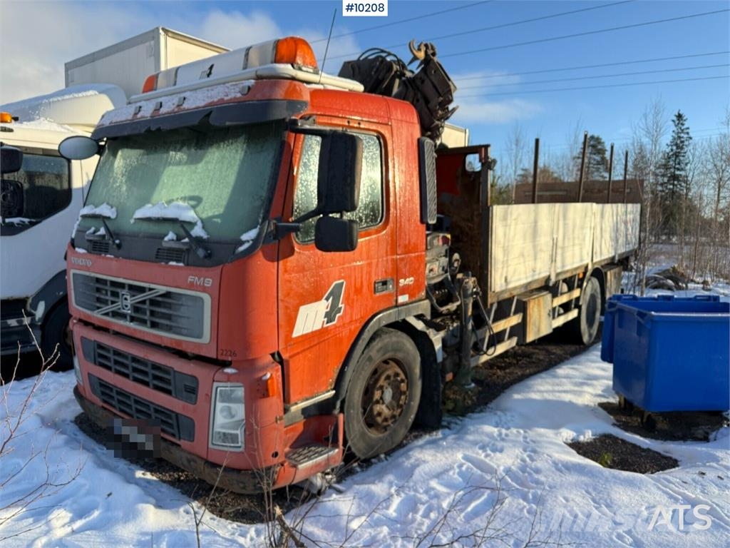 Volvo FM9 4X2 Flatbed truck with tail lift Camiones de cama baja
