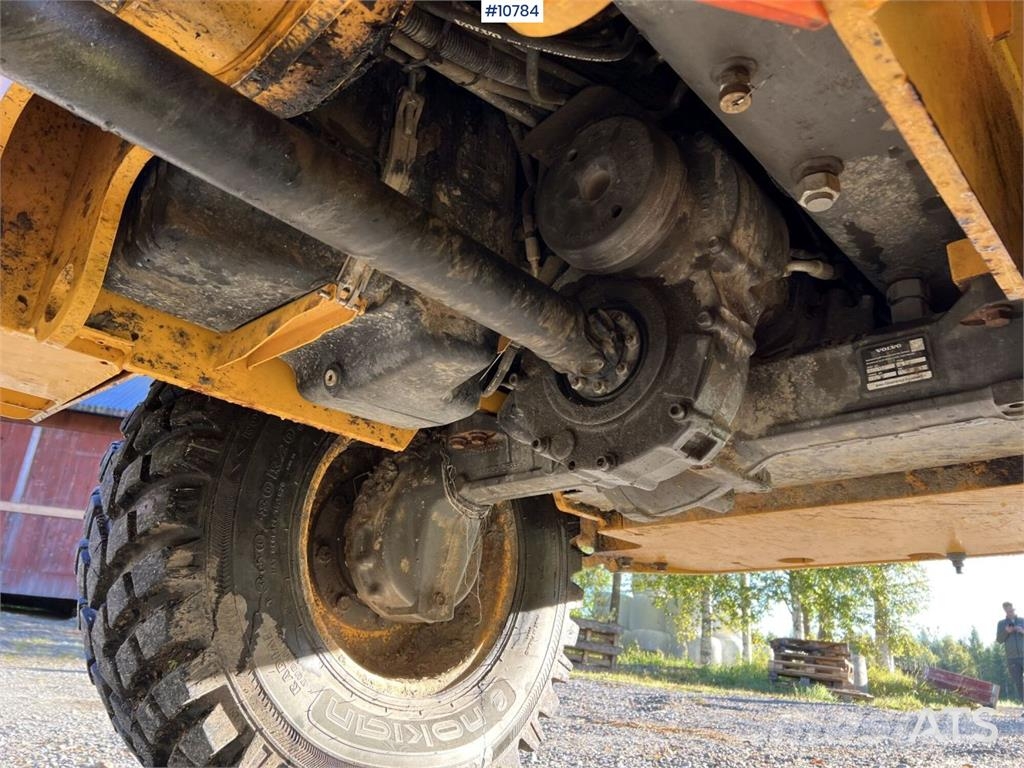 Volvo L30GS Wheel Loader with Attachments (VIDEO) Wielladers