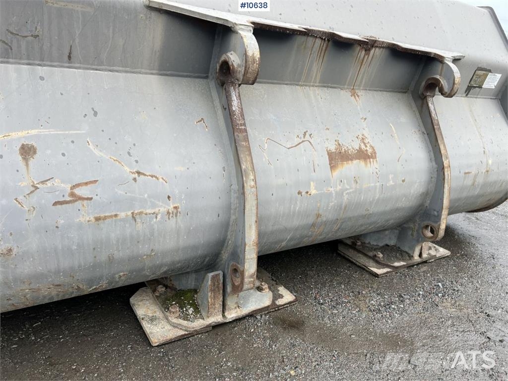 Volvo Loader Bucket with Large BM دلاء