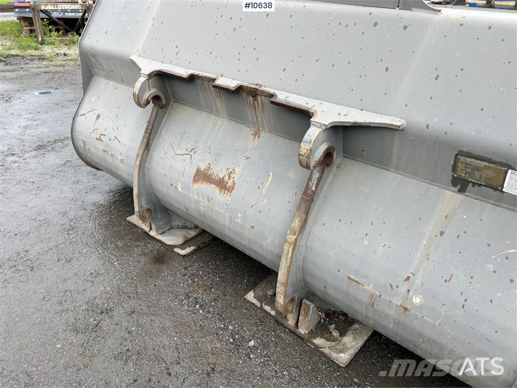 Volvo Loader Bucket with Large BM دلاء