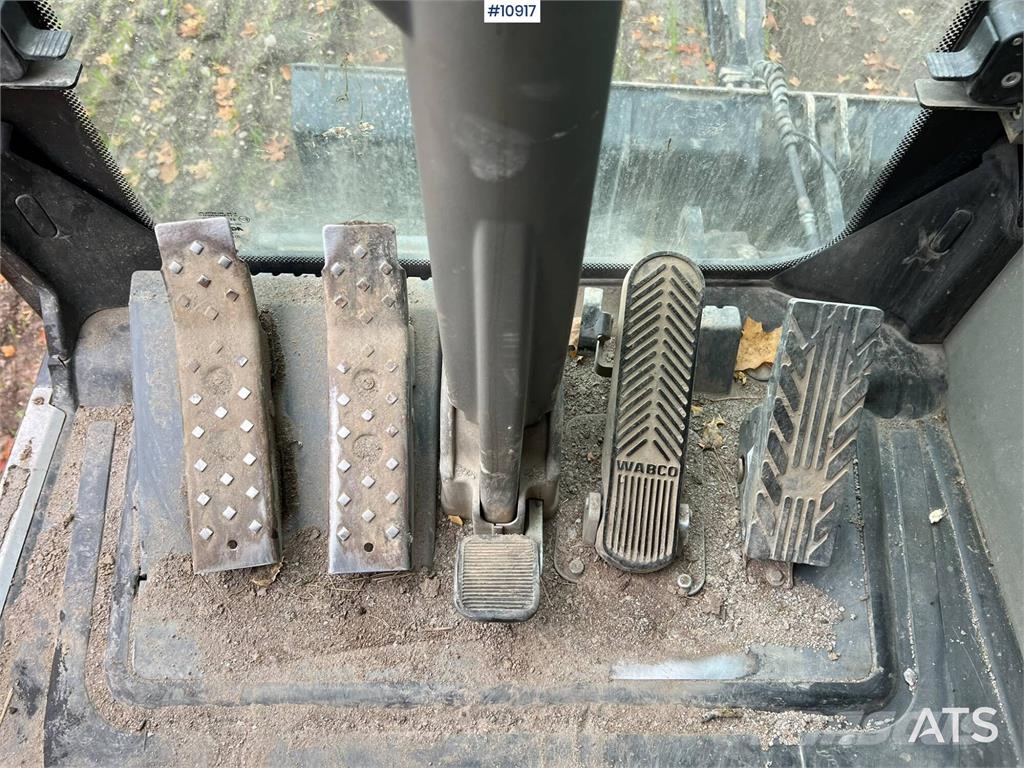 Yanmar B110W Wheeled excavators