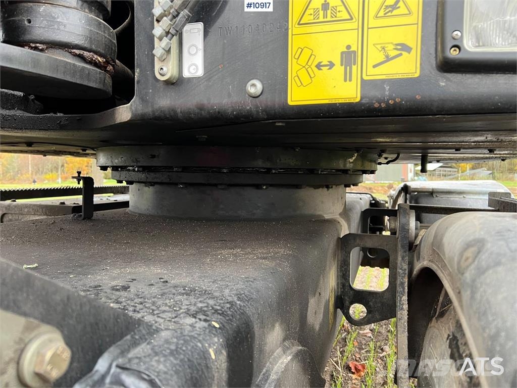 Yanmar B110W Wheeled excavators