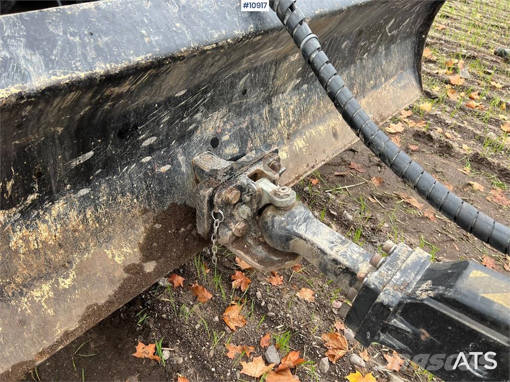 Yanmar B110W Wheeled excavators