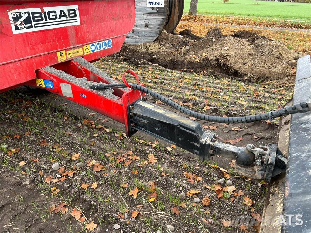 Yanmar B110W Wheeled excavators