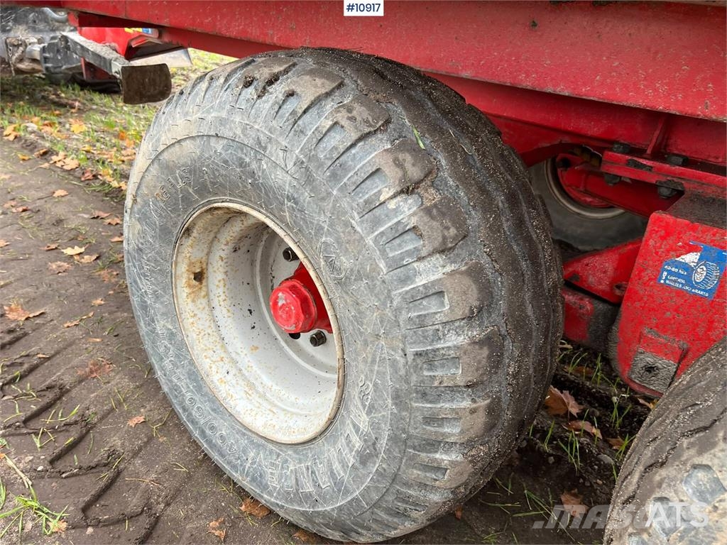 Yanmar B110W Wheeled excavators