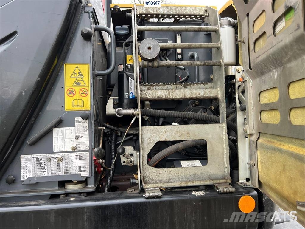 Yanmar B110W Wheeled excavators