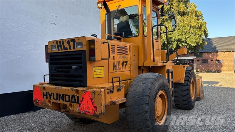 Hyundai HL17 Gummiged لوادر بعجل