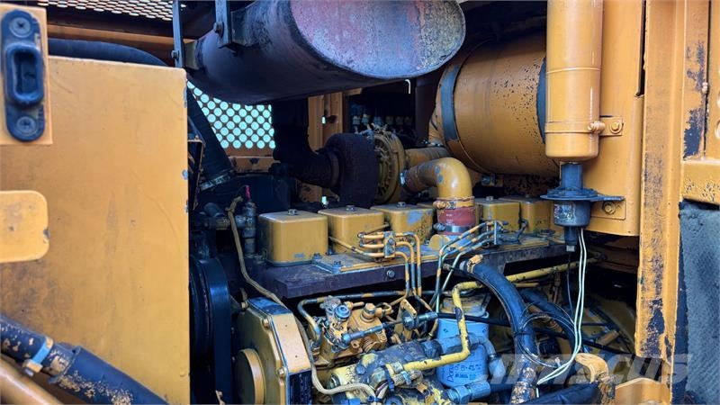 Hyundai HL17 Gummiged لوادر بعجل