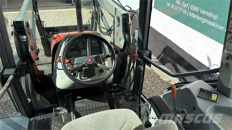 Massey Ferguson 4225 Frontlæssertraktor Traktorer
