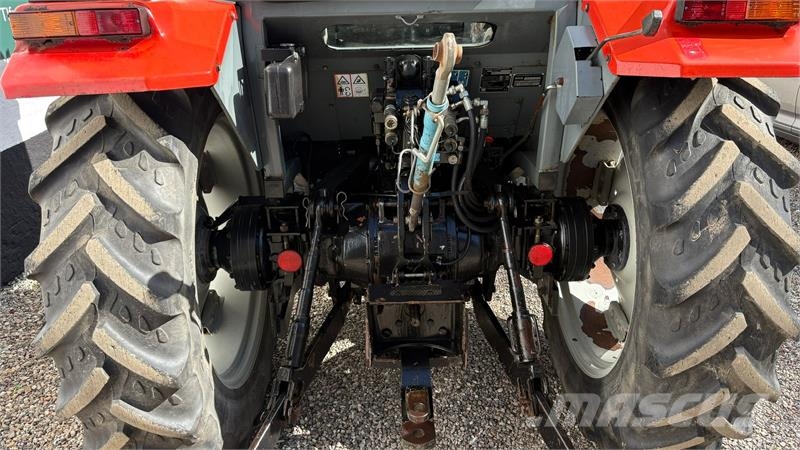 Massey Ferguson 4225 Frontlæssertraktor Traktorer