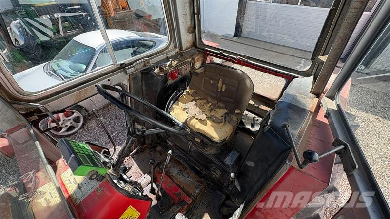 Massey Ferguson 590 Massey Fergusson 590 トラクター
