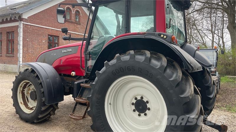 Valtra T130 트랙터