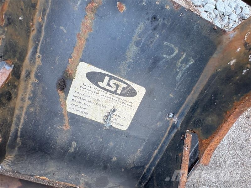 CAT 301.7D minigraver med maskinhenger, pigghammer og Būvniecība- Citi