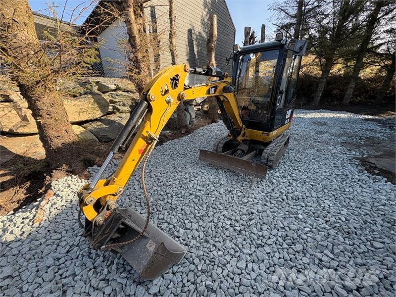 CAT 301.7D minigraver med maskinhenger, pigghammer og Būvniecība- Citi