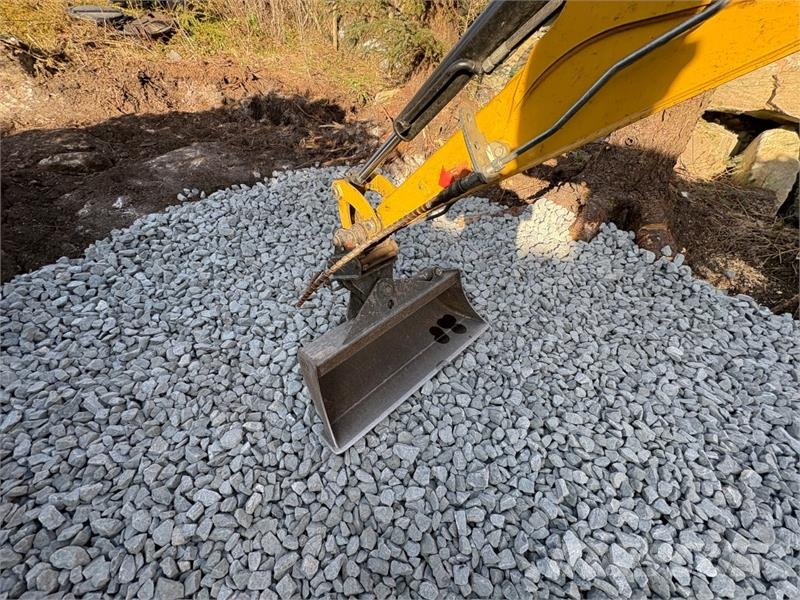 CAT 301.7D minigraver med maskinhenger, pigghammer og Būvniecība- Citi