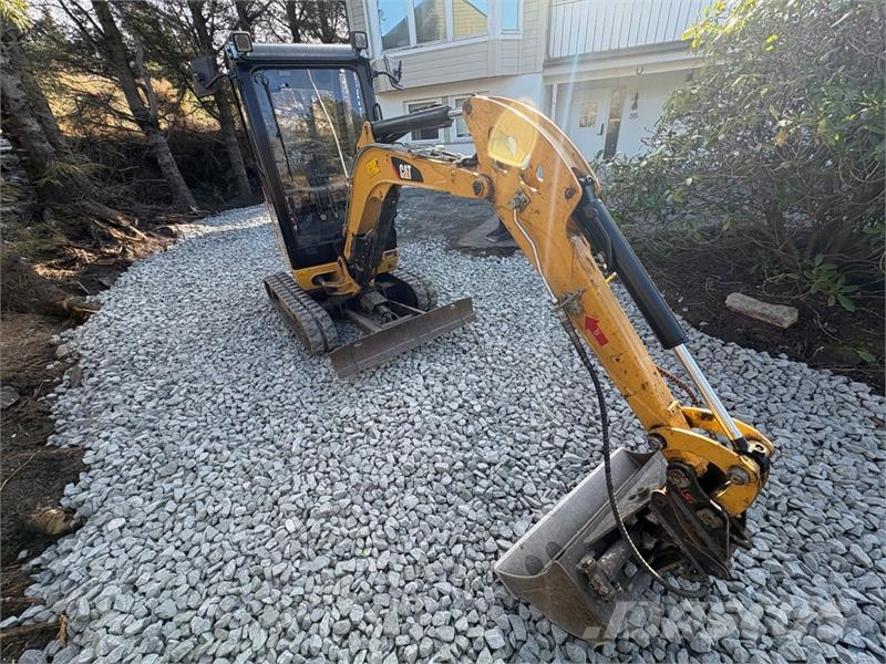 CAT 301.7D minigraver med maskinhenger, pigghammer og Būvniecība- Citi