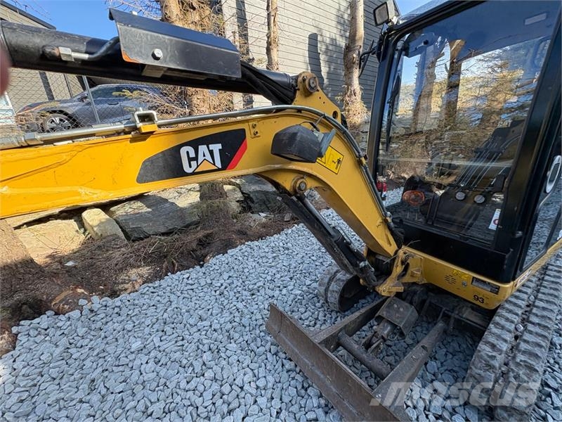 CAT 301.7D minigraver med maskinhenger, pigghammer og Būvniecība- Citi
