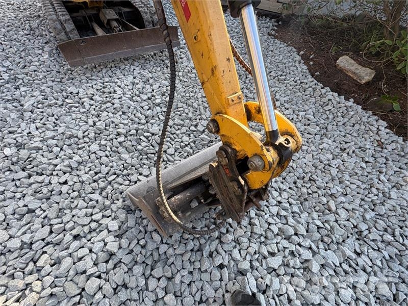 CAT 301.7D minigraver med maskinhenger, pigghammer og Būvniecība- Citi