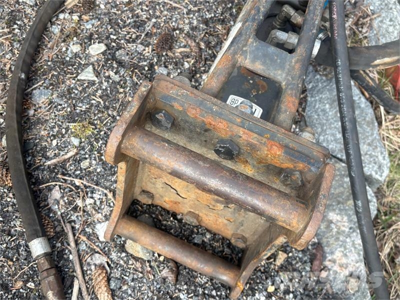 CAT 301.7D minigraver med maskinhenger, pigghammer og Būvniecība- Citi
