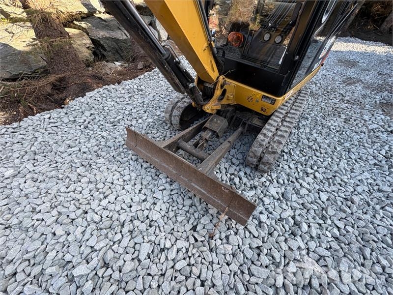 CAT 301.7D minigraver med maskinhenger, pigghammer og Būvniecība- Citi
