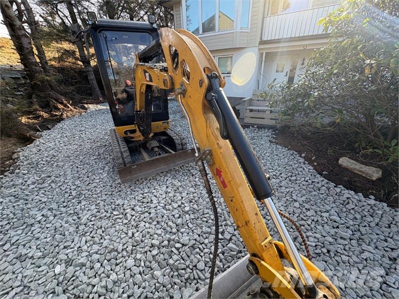 CAT 301.7D minigraver med maskinhenger, pigghammer og Būvniecība- Citi