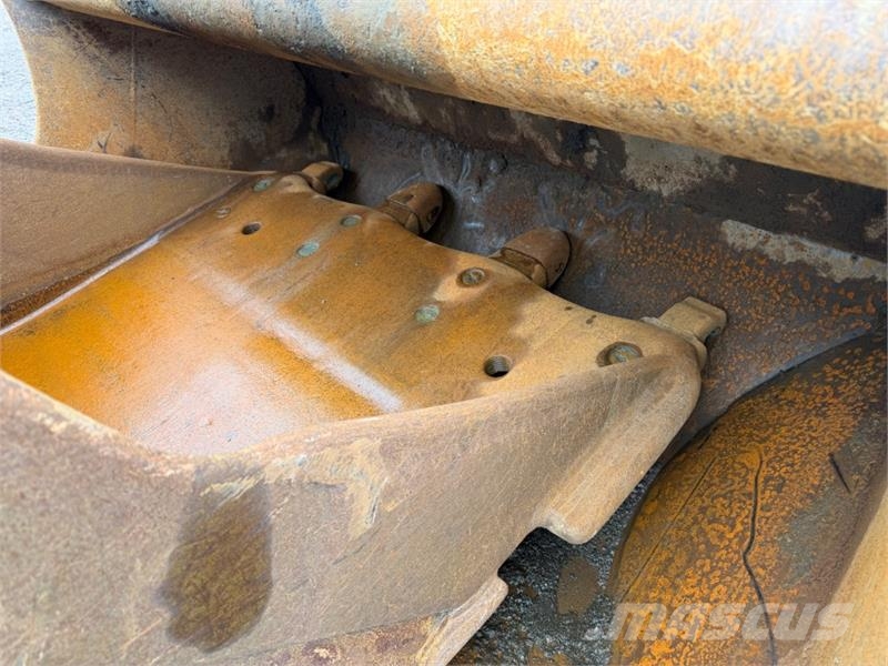 CAT 326F Gravemaskin med R8 Rototilt, to skuffer, Nova Гусеничні екскаватори