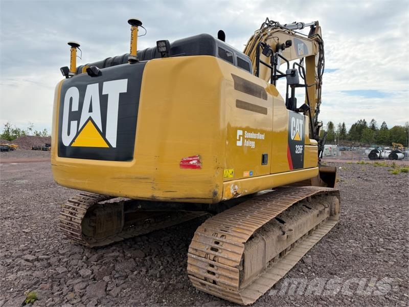 CAT 326F Gravemaskin med R8 Rototilt, to skuffer, Nova Гусеничні екскаватори