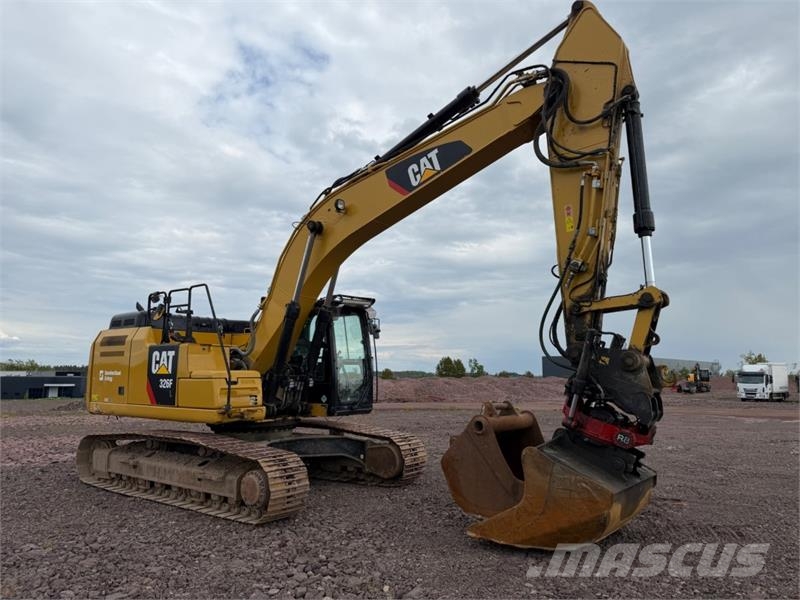 CAT 326F Gravemaskin med R8 Rototilt, to skuffer, Nova Гусеничні екскаватори