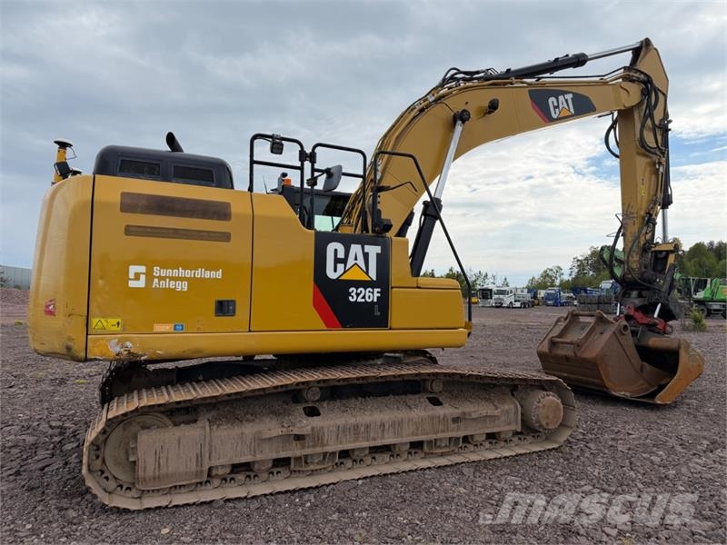 CAT 326F Gravemaskin med R8 Rototilt, to skuffer, Nova Гусеничні екскаватори