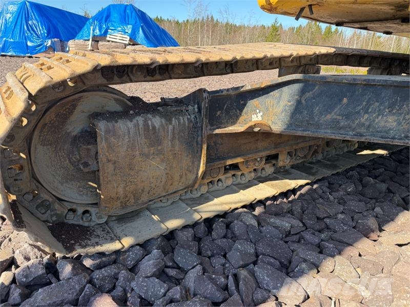 CAT 326F Gravemaskin med R8 Rototilt, to skuffer, Nova Гусеничні екскаватори