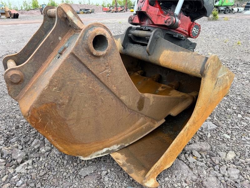 CAT 326F Gravemaskin med R8 Rototilt, to skuffer, Nova Гусеничні екскаватори