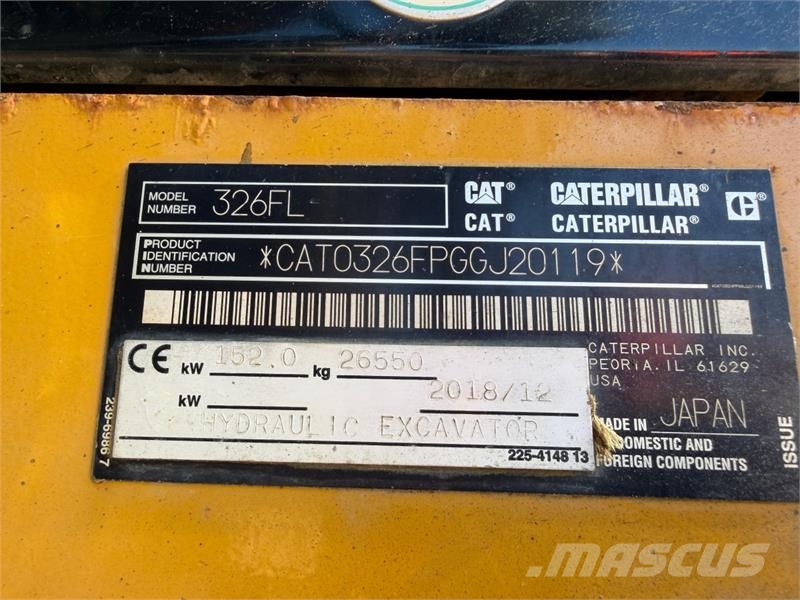 CAT 326F Gravemaskin med R8 Rototilt, to skuffer, Nova Гусеничні екскаватори