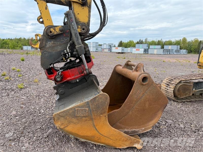 CAT 326F Gravemaskin med R8 Rototilt, to skuffer, Nova Гусеничні екскаватори