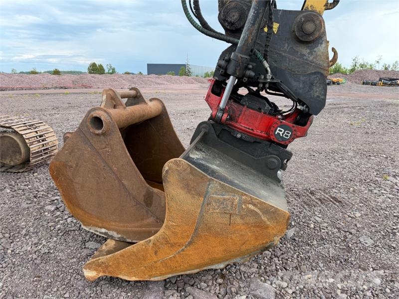 CAT 326F Gravemaskin med R8 Rototilt, to skuffer, Nova Гусеничні екскаватори
