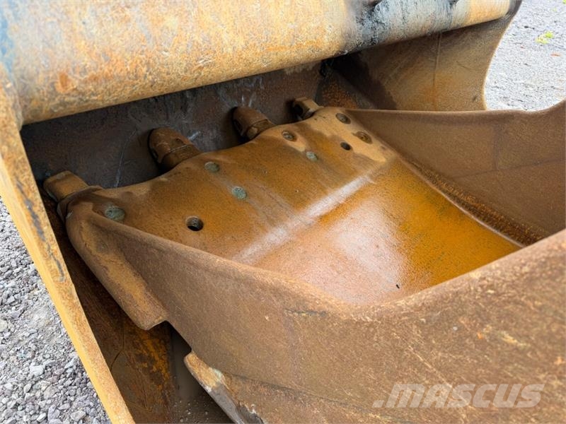 CAT 326F Gravemaskin med R8 Rototilt, to skuffer, Nova Гусеничні екскаватори