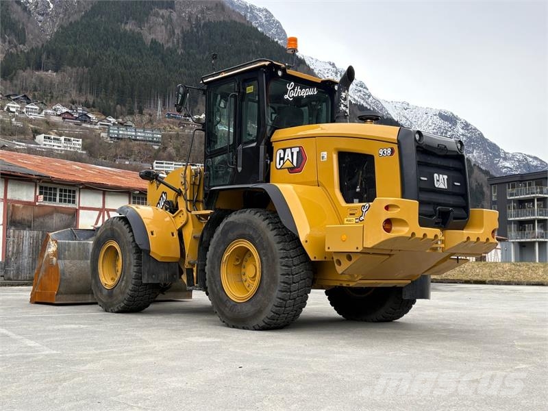 CAT 938 14A hjullaster med skuffe og pallegaffel - går Utovarivači na točkove