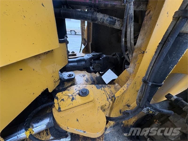 CAT 938 14A hjullaster med skuffe og pallegaffel - går Utovarivači na točkove