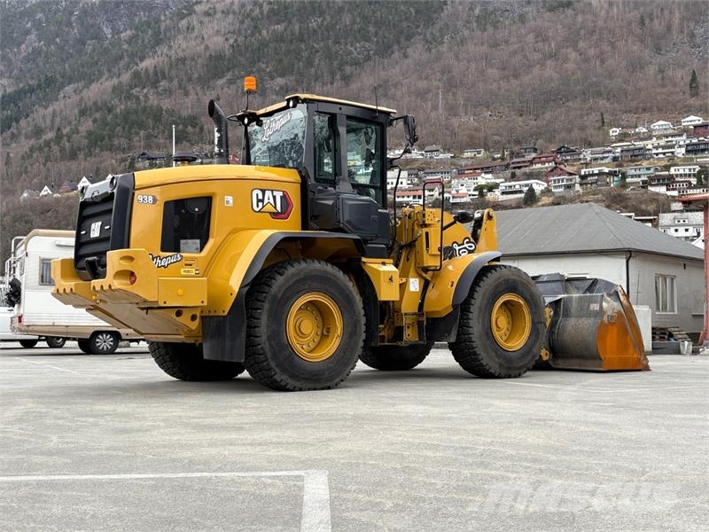 CAT 938 14A hjullaster med skuffe og pallegaffel - går Utovarivači na točkove