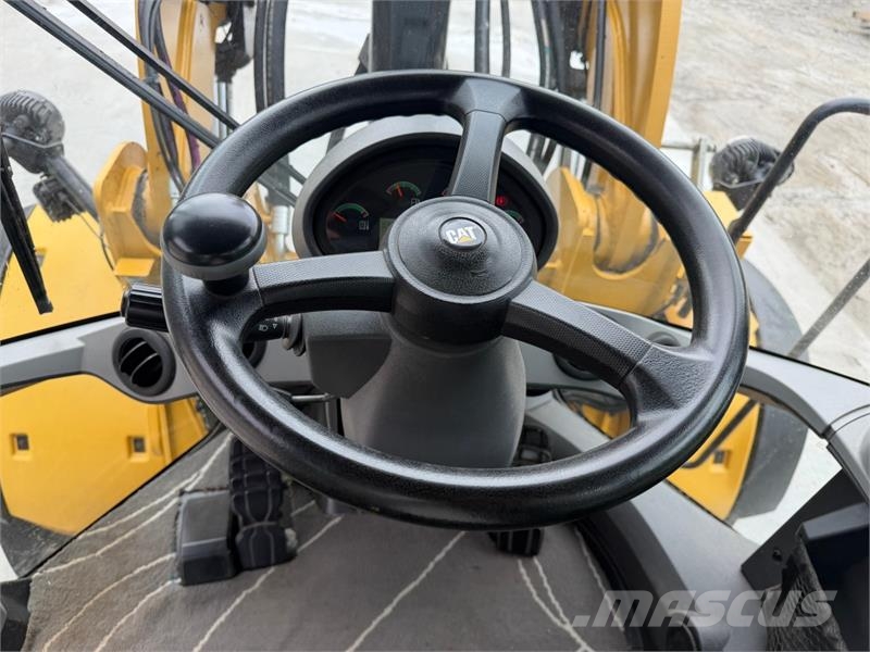 CAT 938m Iekrāvēji uz riteņiem