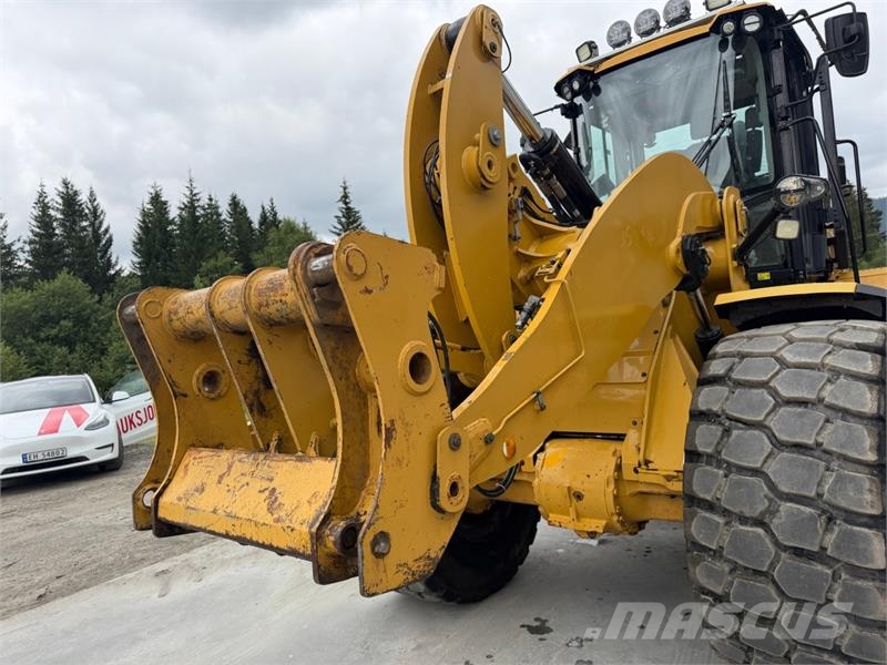 CAT 938m Iekrāvēji uz riteņiem