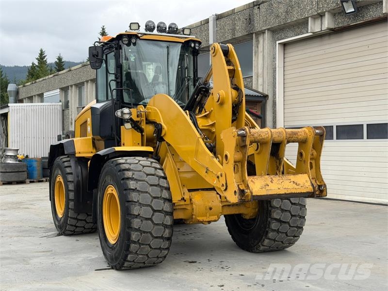 CAT 938m Iekrāvēji uz riteņiem