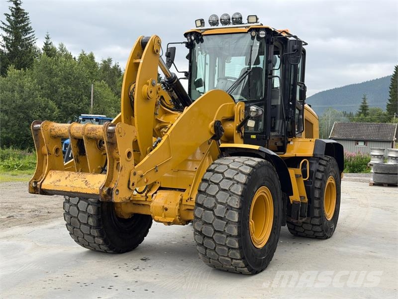 CAT 938m Iekrāvēji uz riteņiem
