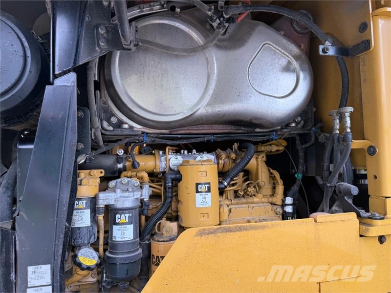 CAT 938m Iekrāvēji uz riteņiem