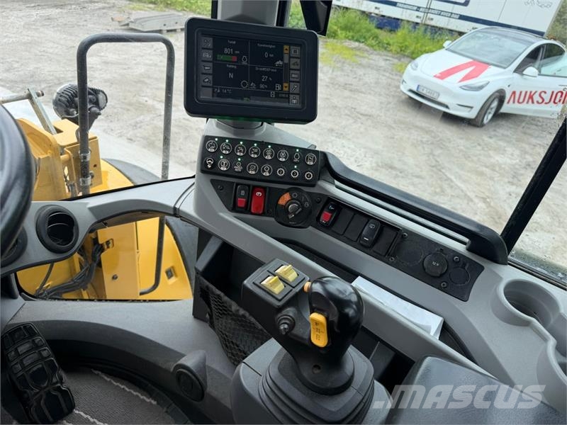 CAT 938m Iekrāvēji uz riteņiem