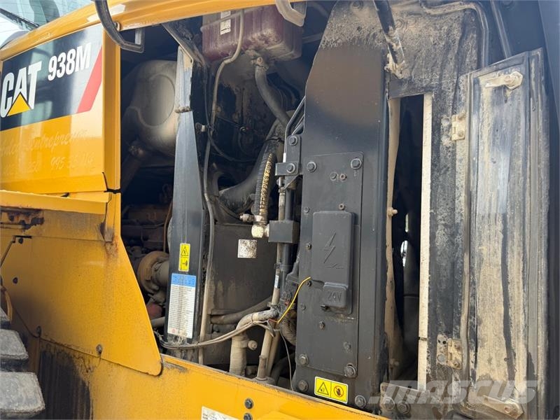 CAT 938m Iekrāvēji uz riteņiem