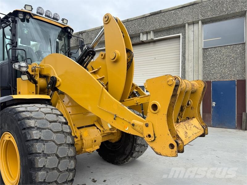 CAT 938m Iekrāvēji uz riteņiem